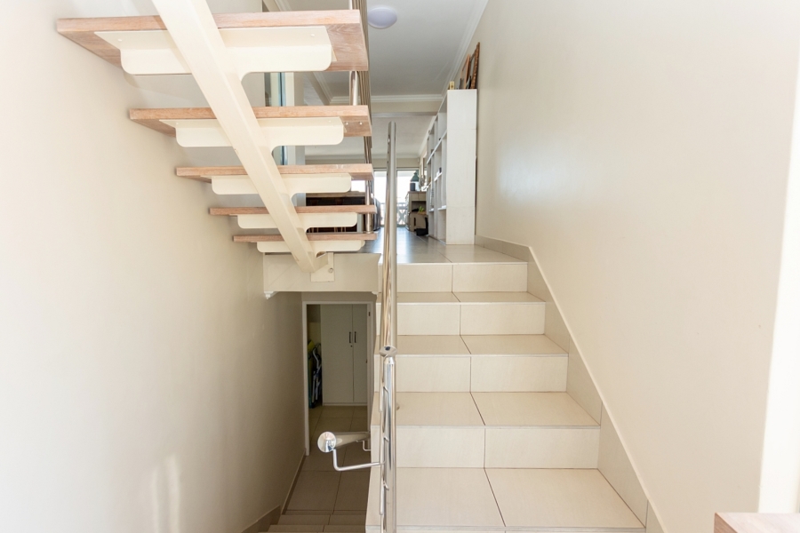 5 Bedroom Property for Sale in Paradise Beach Western Cape